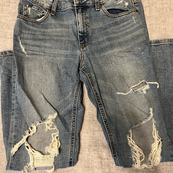 FASHION NOVA DISTRESSED BOYFRIEND JEANS SIZE 9 - Picture 2 of 5